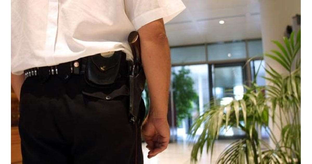 Puede Un Vigilante De Seguridad Registrar Bolsos